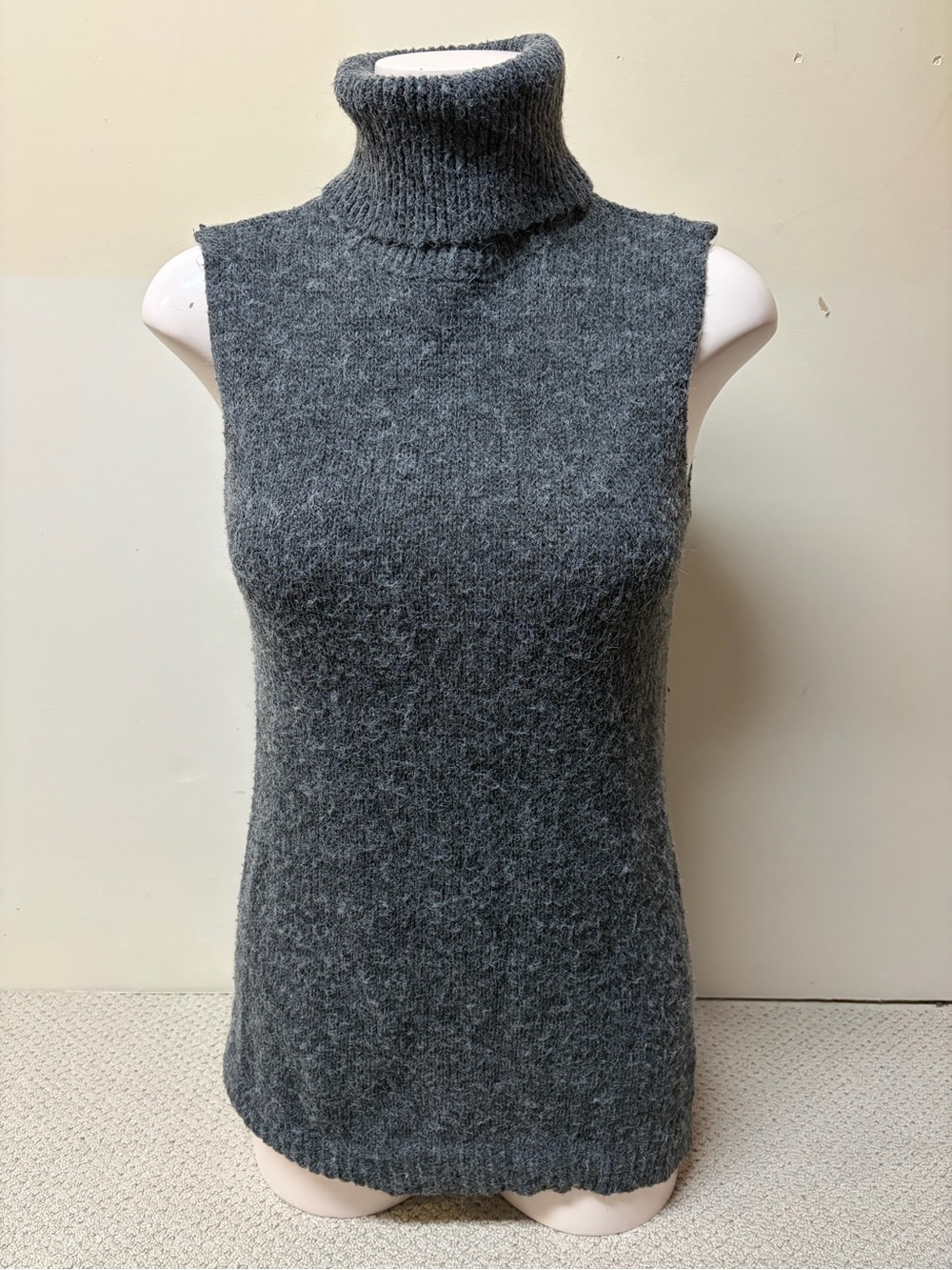 2/$30⚡️- SWEATER | Women’s Vero Moda sleeveless turtleneck size medium